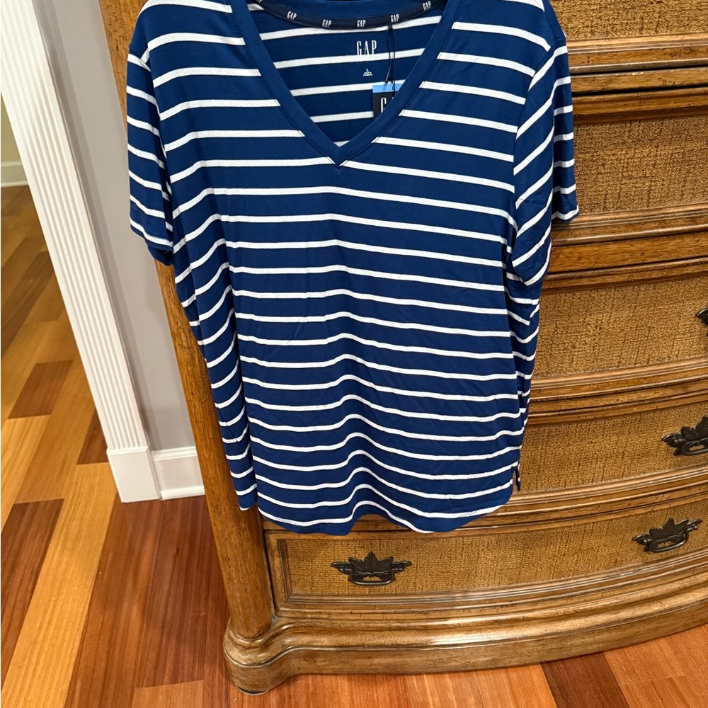 NWT GAP Blue and White Classic Fit Short Sleeve Tee